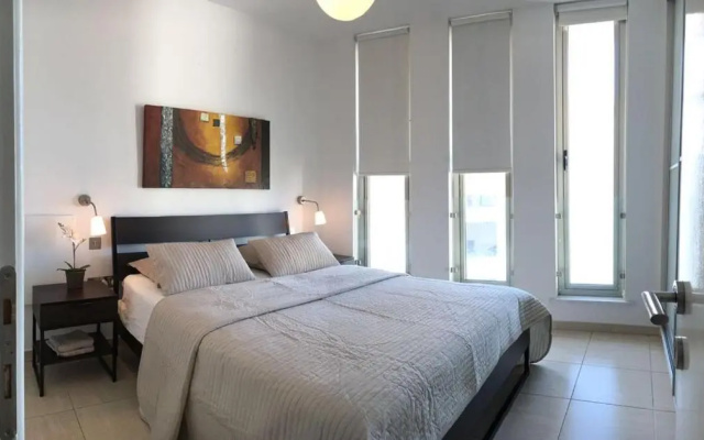 3b Pool Penthouse private hot tub - Larnaca center