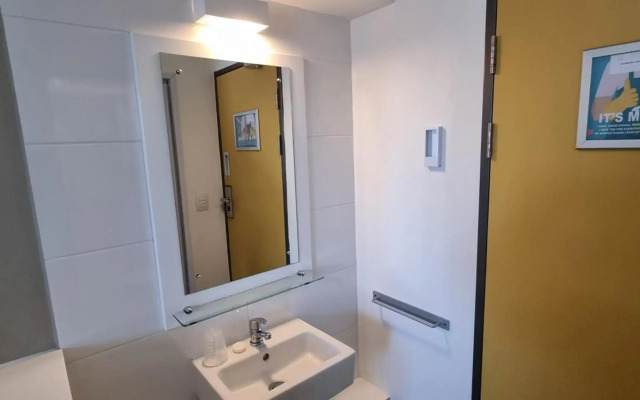 Check Inn Hotel