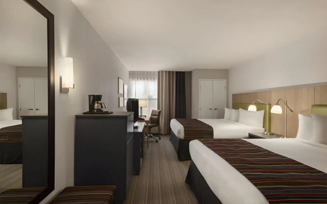 GreenTree Inn & Suites Phoenix Sky Harbor