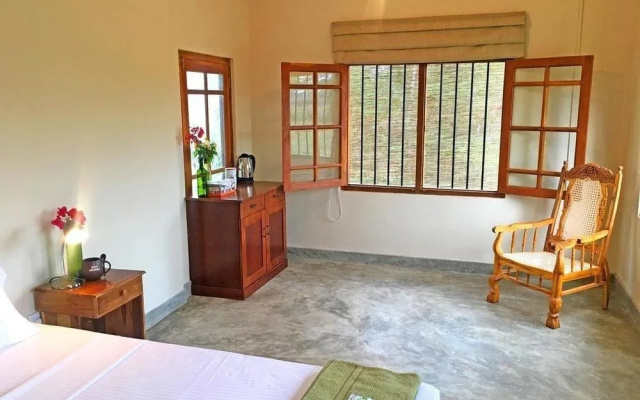 Captain's Lake Safari Lodge