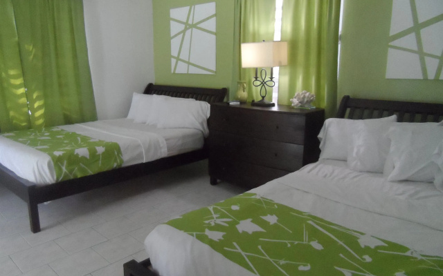 Casa Verde Hotel - Steps to the Beach | Pool, Restaurant & Bar
