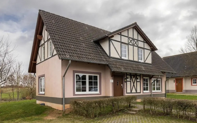Restyled Villa with 4 Bathrooms & Sauna near River Moselle
