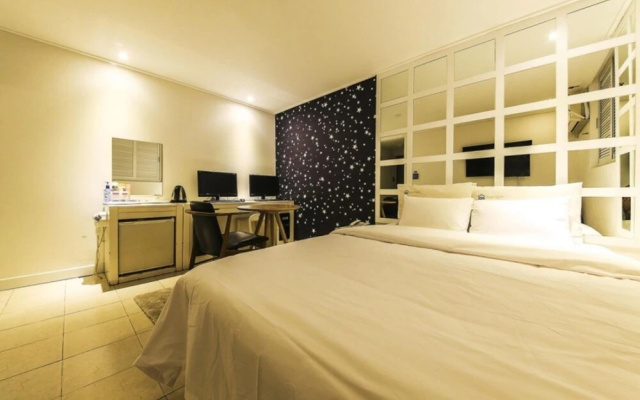 Reem Hotel