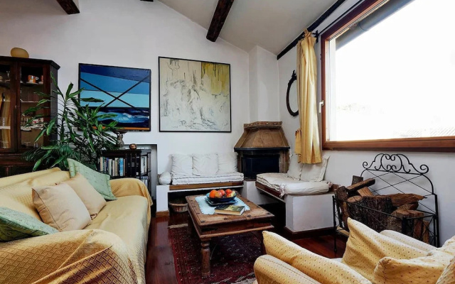 Piazza Mattei Terrace Apartment