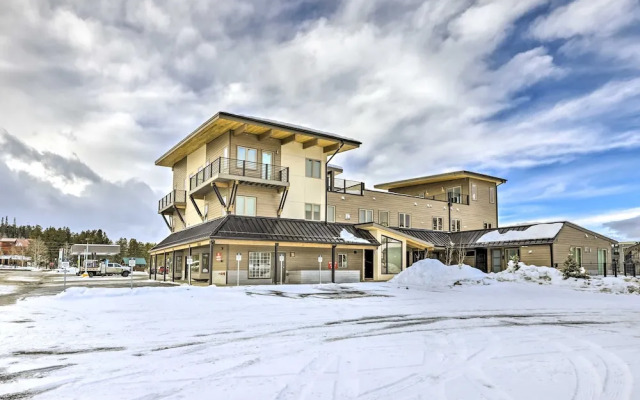 Aprez Retreat 3 Bedroom Condo by RedAwning