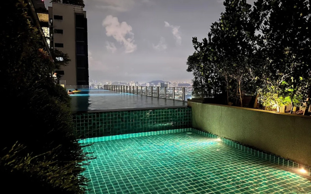 Premium Retreat Suite Icon City