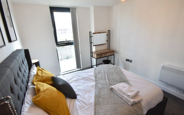 Contemporary Apartment in Sheffield near River