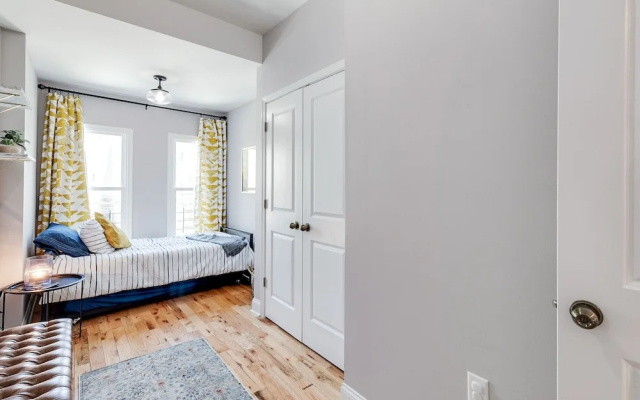 Trendy Fairmount Gem Roof Deck