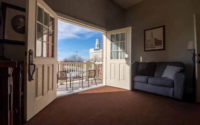 Nauvoo Temple House Hotel