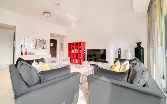 Big Bright Luxury Marina View Apt Near Beach