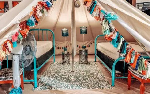 Lone Star Glamp Inn