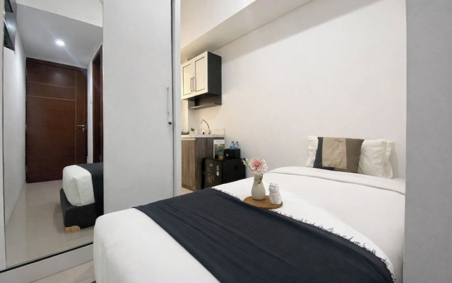 Basic Look Studio Apartment At Vittoria Residence