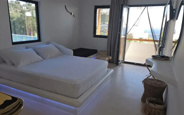 Elli Tropical Suites