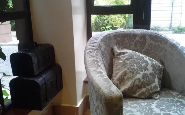 Collingham Gardens Residence & Club