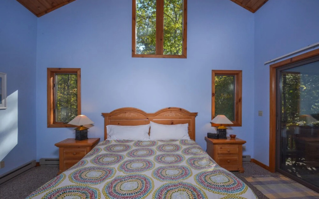 Lake Shore Retreat 5 Bedroom House