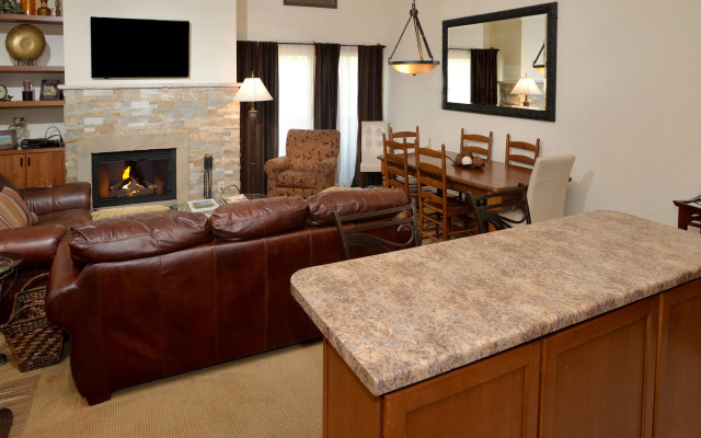 Lionshead Arcade #306 - 7 Br Condo