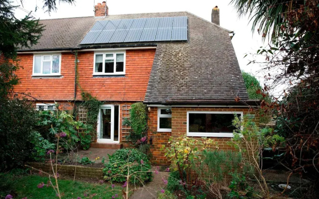 Hassocks Hideaway With Parking Garden