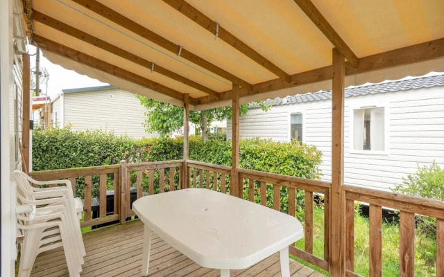 Mobile Home in Veuzain-sur-loire With Garden