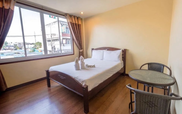 Mae Klong Hotel