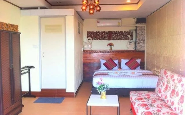 Lanta Mattia Bungalows and Resort
