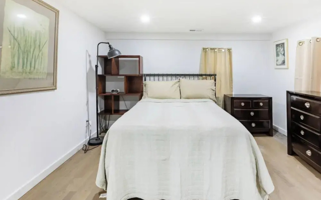 Fresh 2BR Duplex Pets Welcome