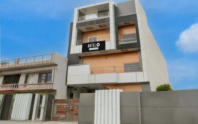 Super OYO Hotel O Bareilly Near Satellite Bus Stand
