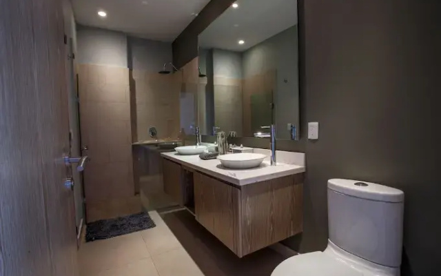 Designer Condo in Zona Romantica