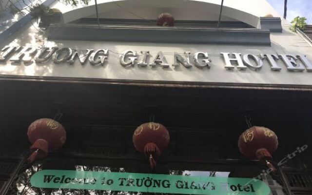 Отель Truong Giang Hotel Вьетнам, Хюэ - отзывы, цены и фото номеров - забронировать отель Truong Giang Hotel онлайн вид на фасад