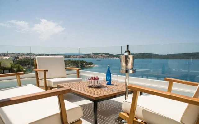 Seafront Luxury Apartments Fun