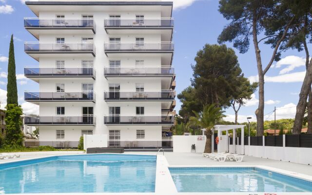 Отель Apartamentos Priorat вид на фасад