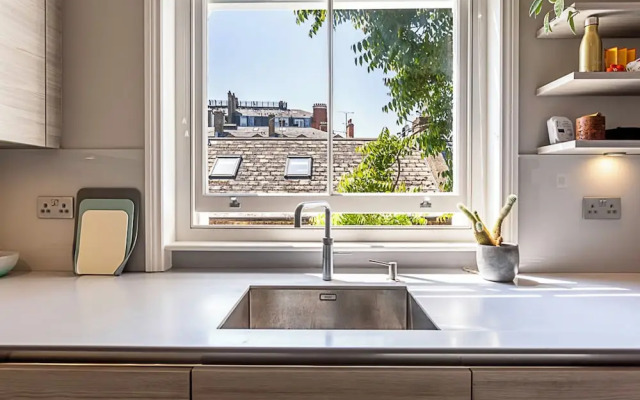 Well-designed Chelsea Flat