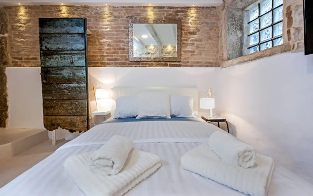 Luna Rooms and Studios