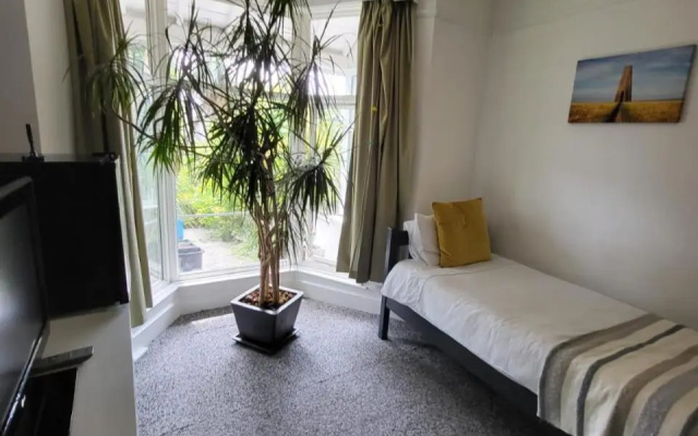 Aremo Room 1