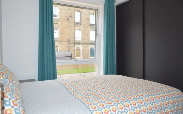 2 Bedroom Ground Floor Flat With Garden