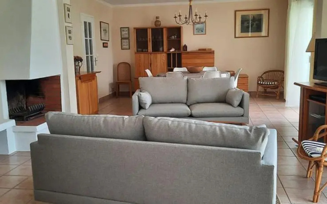 Sumptuous Holiday House Near The Beaches