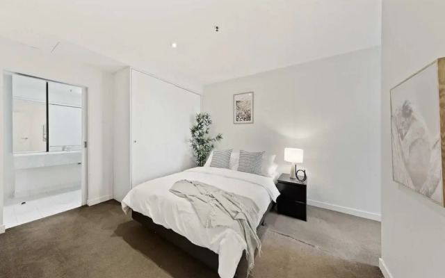 Stylish QV 2BR City Stay & Views