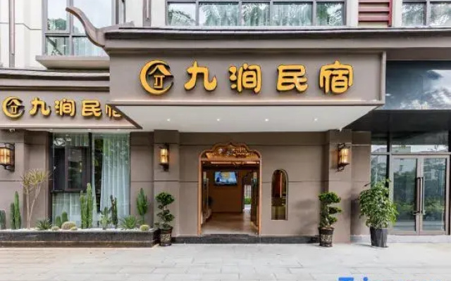 Mangshi Jiujian Homestay