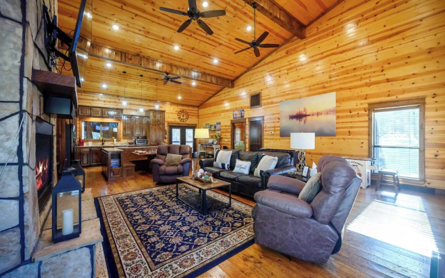 Hoot's Hideaway w/ Hot Tub