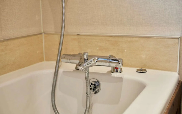 Host Stay Sutton Lodge