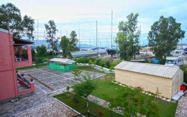 Zefiros Apartments