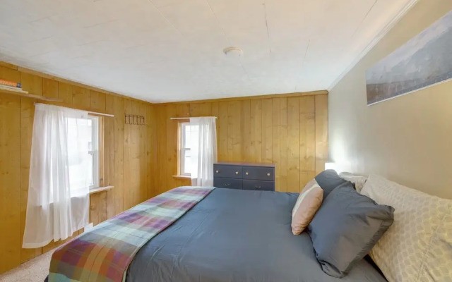 WFH Space & Yard! Walkable Lancaster Row Home