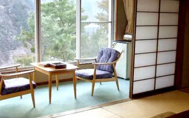 Shiozawa Onsen Shichihokan