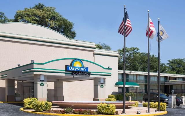 Отель Days Inn by Wyndham Washington DC/Gateway США, Вашингтон - отзывы, цены и фото номеров - забронировать отель Days Inn by Wyndham Washington DC/Gateway онлайн вид на фасад