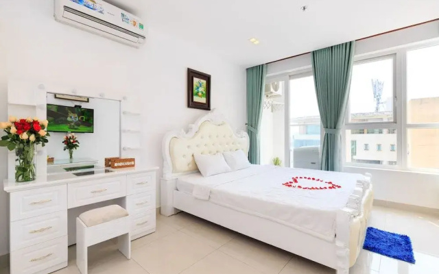 Le Hieu Apartment at Sky Center