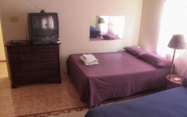 The Kool Rooms Guest House in Santa Cruz, Jamaica from 130$, photos, reviews - zenhotels.com guestroom