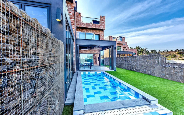 Diver House