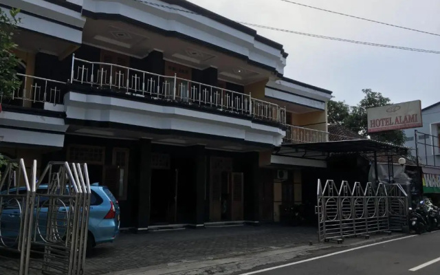 Hotel Alami near Alun-Alun Klaten