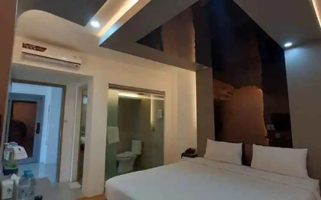 Hotel Surya Pantai Losari