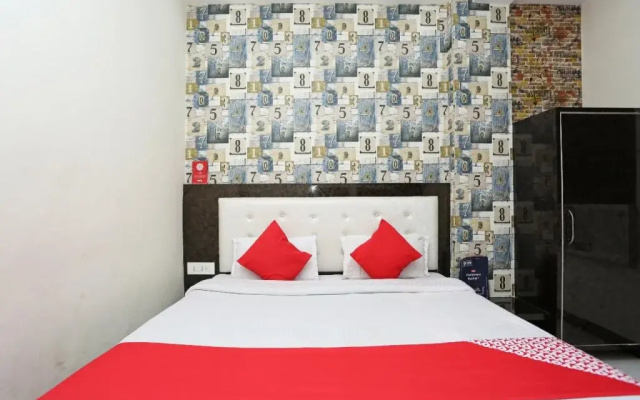 Hotel Royal Villa by OYO Rooms