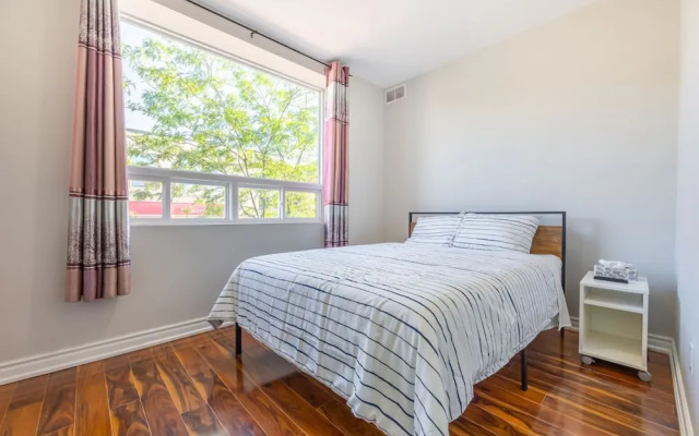 Charming 2BR Retreat Steps From Niagara Falls